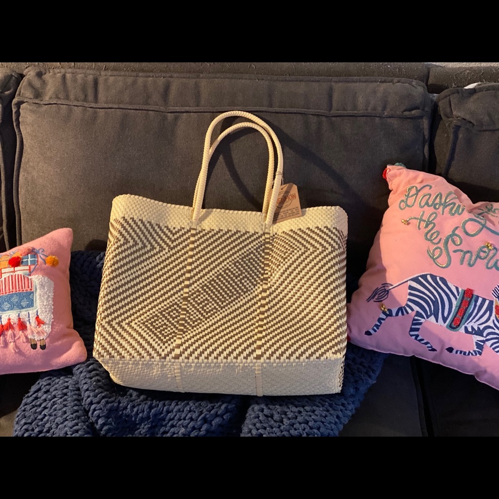 Erewhon Woven Chevron Tote Bag in Natural and White - RARE